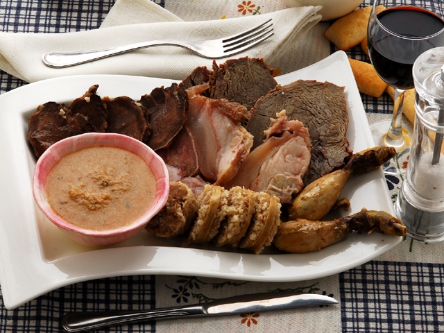 Bollito con Pearà